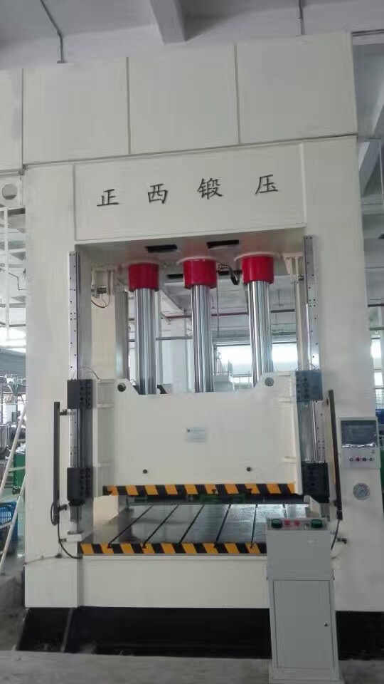 此批設備為重慶客戶一次性向我公司訂購的機器，在所有公司員工的努力下，我們在規定的時間內向客戶交貨并調試完成。