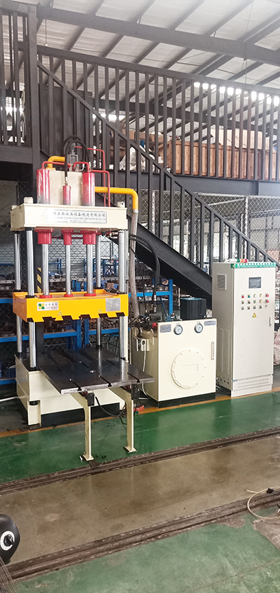 山東德州液壓機需求客戶定制的60噸精密伺服液壓機圓滿交貨，祝賀！