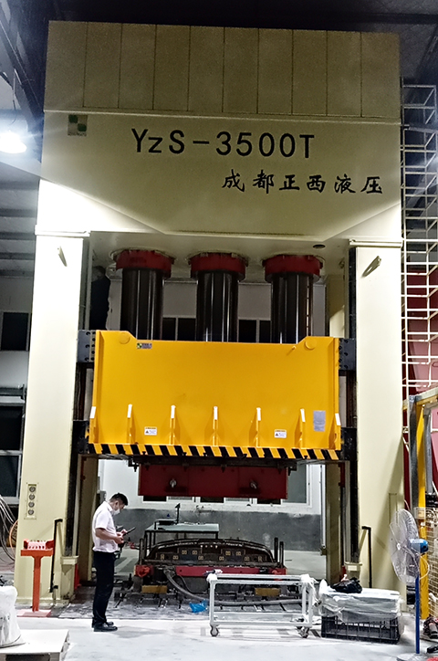 山東青島液壓機客戶定制的3500噸框架液壓機，成功安裝交付使用，你想知道交貨期多久嗎？